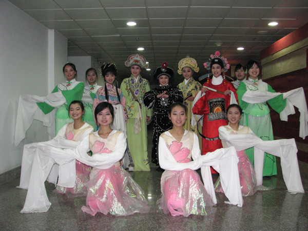 2009年第二十三届社团巡礼闭幕式晚会光裕参演演员合影